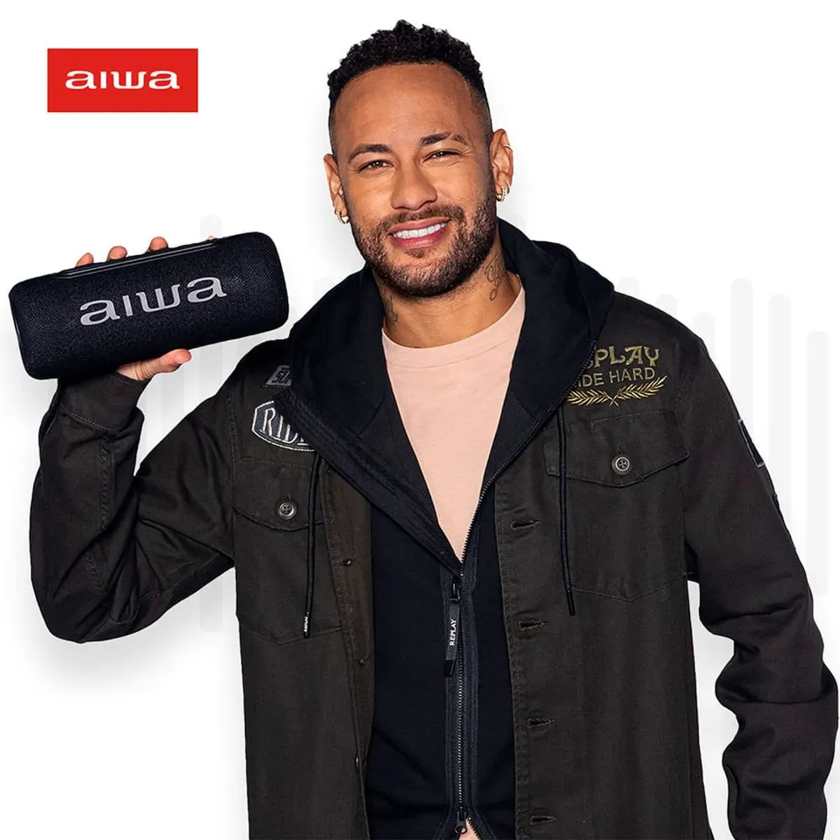 Detalhe da alça em metal com silicone