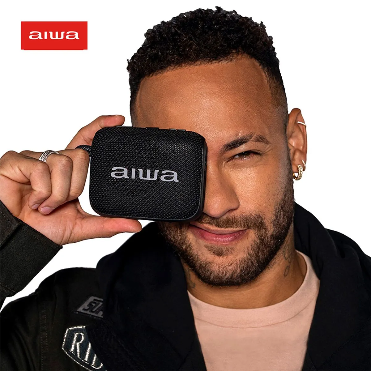 Detalhe da alça em metal com silicone